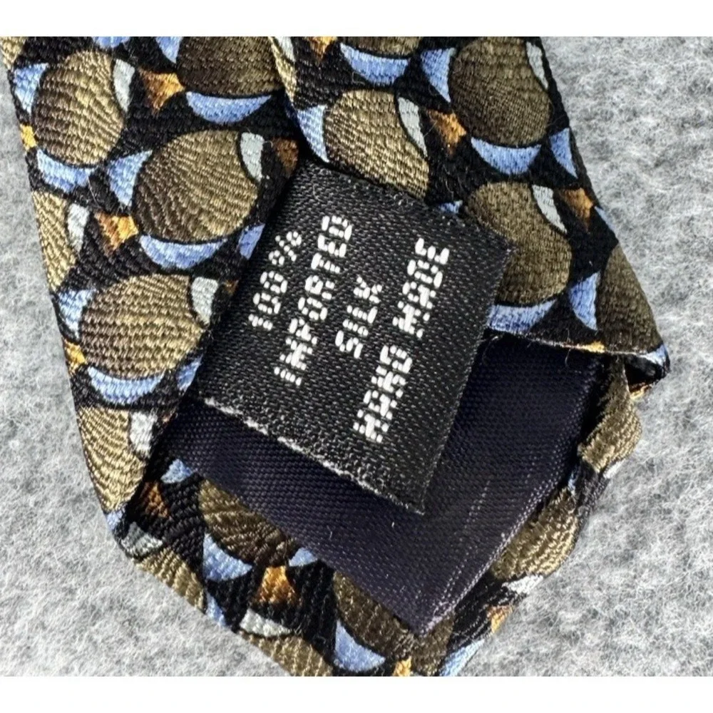 The Nature Conservancy men silk